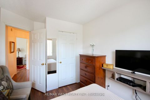 Photo 28 at 1 Platinum Drive, Amesbury, Toronto