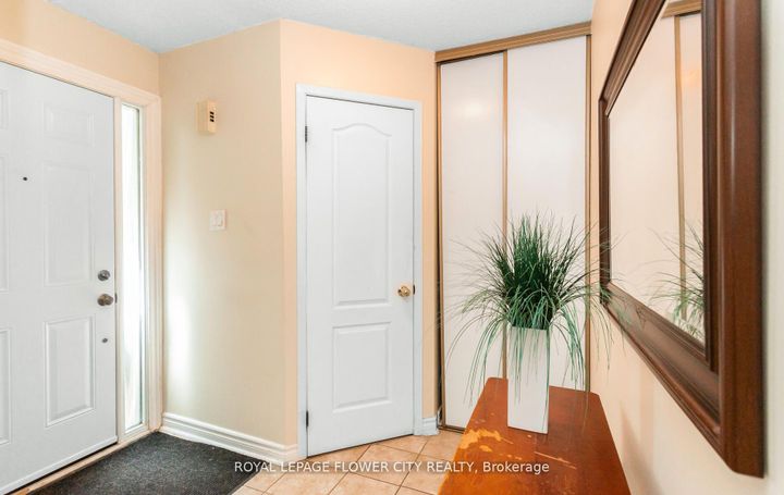 Photo 3 at 41 Chipstead Avenue, Northwood Park, Brampton