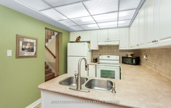 Photo 17 at 41 Chipstead Avenue, Northwood Park, Brampton
