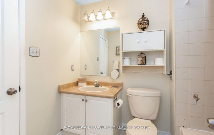 Photo 30 at 41 Chipstead Avenue, Northwood Park, Brampton