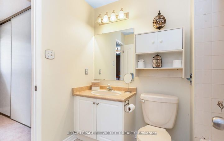 Photo 31 at 41 Chipstead Avenue, Northwood Park, Brampton