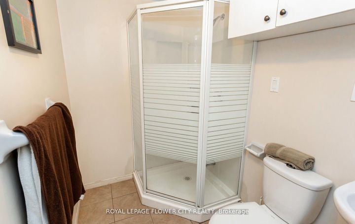 Photo 41 at 41 Chipstead Avenue, Northwood Park, Brampton
