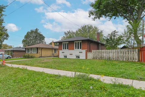 Photo 1 at 46 Flintwick Drive, Bendale, Toronto