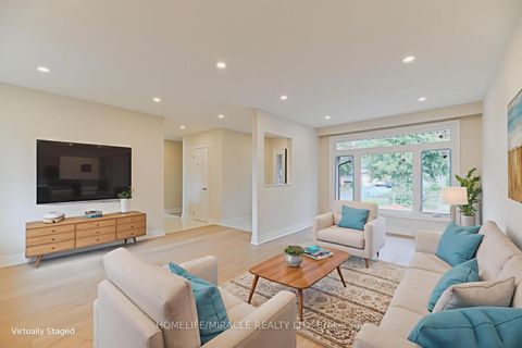 Photo 3 at 46 Flintwick Drive, Bendale, Toronto