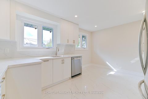 Photo 10 at 46 Flintwick Drive, Bendale, Toronto