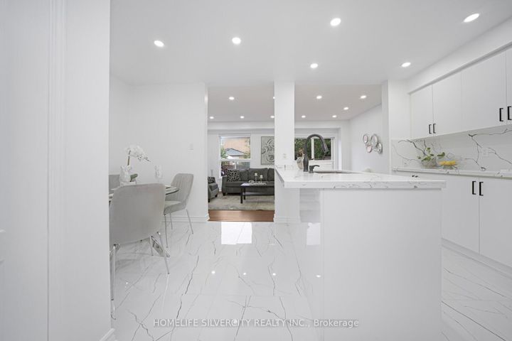 Photo 10 at 56 Cadillac Crescent S, Fletcher's Meadow, Brampton