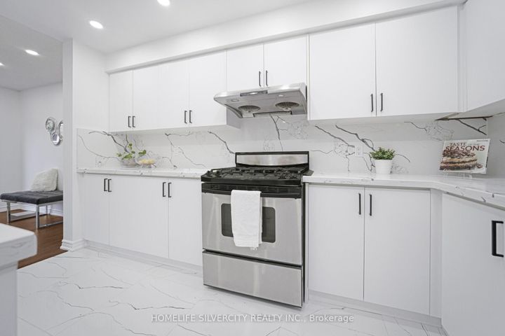 Photo 13 at 56 Cadillac Crescent S, Fletcher's Meadow, Brampton