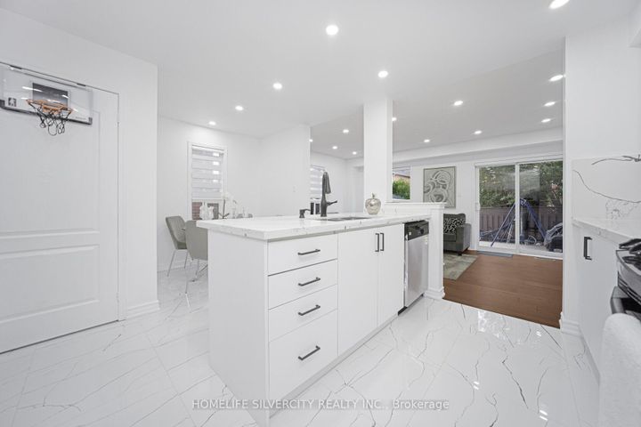 Photo 14 at 56 Cadillac Crescent S, Fletcher's Meadow, Brampton