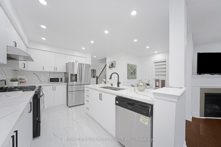 Photo 16 at 56 Cadillac Crescent S, Fletcher's Meadow, Brampton