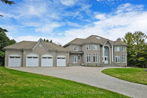 Photo 4 at 23 Kensington Drive, Rural Richmond Hill, Richmond Hill