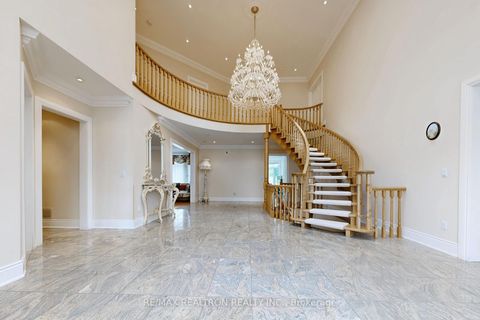 Photo 9 at 23 Kensington Drive, Rural Richmond Hill, Richmond Hill