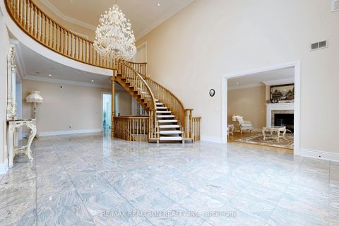 Photo 11 at 23 Kensington Drive, Rural Richmond Hill, Richmond Hill