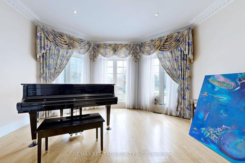 Photo 15 at 23 Kensington Drive, Rural Richmond Hill, Richmond Hill