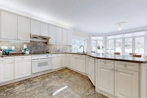 Photo 23 at 23 Kensington Drive, Rural Richmond Hill, Richmond Hill