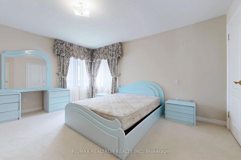 Photo 25 at 23 Kensington Drive, Rural Richmond Hill, Richmond Hill