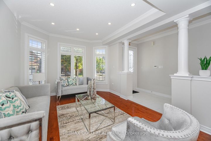 Photo 2 at 26 Freshmeadow Street, Bram East, Brampton