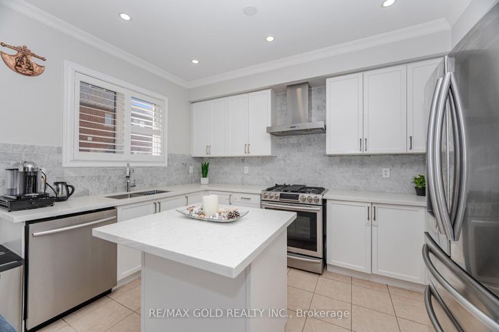 Photo 7 at 26 Freshmeadow Street, Bram East, Brampton