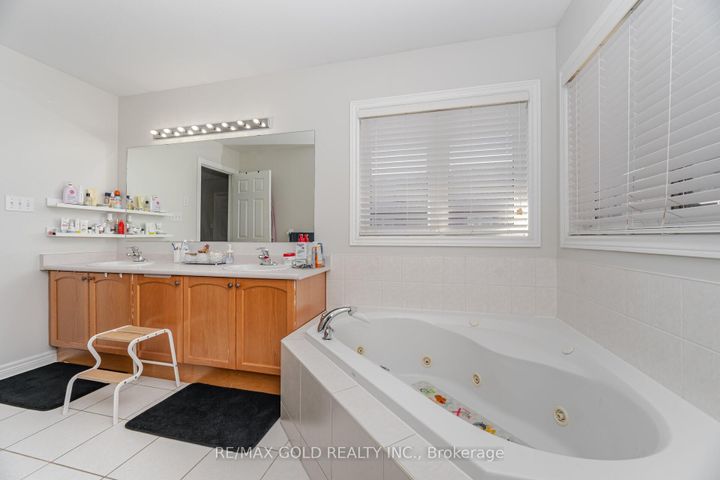 Photo 16 at 26 Freshmeadow Street, Bram East, Brampton