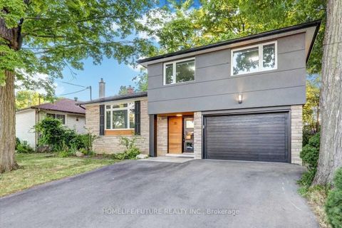 Photo 2 at 20 Brantley Crescent, York University Heights, Toronto