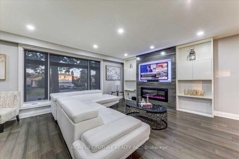 Photo 6 at 20 Brantley Crescent, York University Heights, Toronto