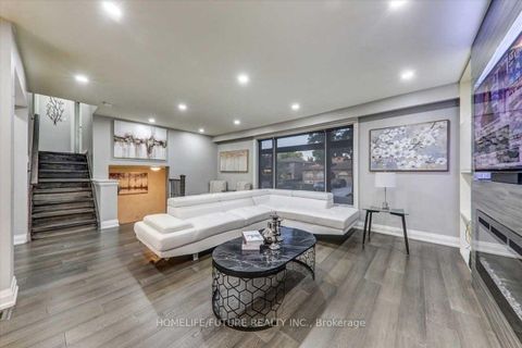 Photo 7 at 20 Brantley Crescent, York University Heights, Toronto