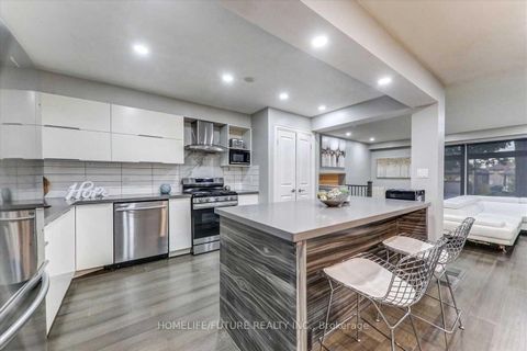 Photo 11 at 20 Brantley Crescent, York University Heights, Toronto