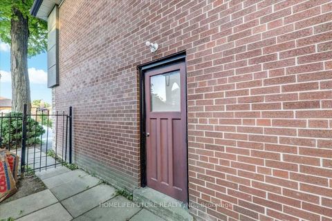 Photo 37 at 20 Brantley Crescent, York University Heights, Toronto