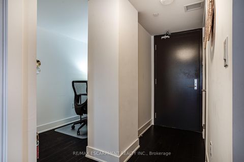 Photo 5 at 1809 - 955 Bay Street, Bay Street Corridor, Toronto