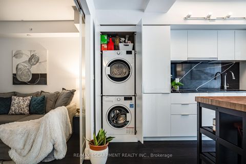 Photo 9 at 1809 - 955 Bay Street, Bay Street Corridor, Toronto