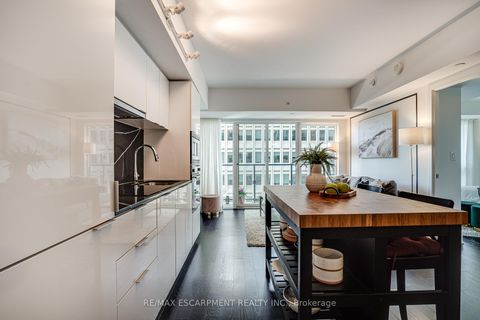Photo 10 at 1809 - 955 Bay Street, Bay Street Corridor, Toronto
