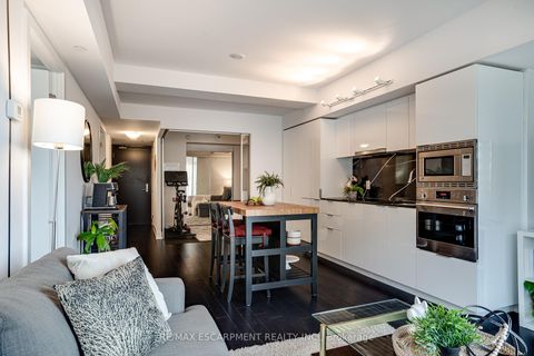 Photo 12 at 1809 - 955 Bay Street, Bay Street Corridor, Toronto