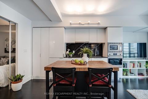 Photo 14 at 1809 - 955 Bay Street, Bay Street Corridor, Toronto Photo 14 at 1809 - 955 Bay Street, Bay Street Corridor, Toronto