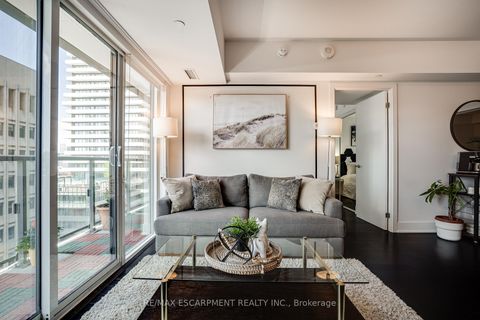 Photo 16 at 1809 - 955 Bay Street, Bay Street Corridor, Toronto