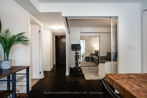 Photo 19 at 1809 - 955 Bay Street, Bay Street Corridor, Toronto