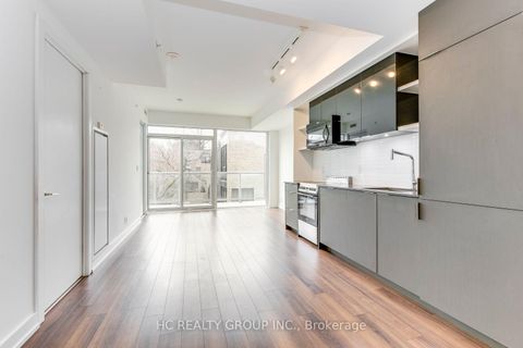 Photo 2 at 302 - 6 Parkwood Avenue, Casa Loma, Toronto