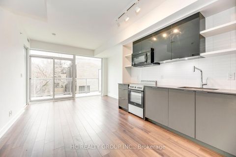 Photo 5 at 302 - 6 Parkwood Avenue, Casa Loma, Toronto