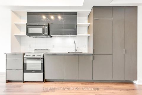 Photo 9 at 302 - 6 Parkwood Avenue, Casa Loma, Toronto