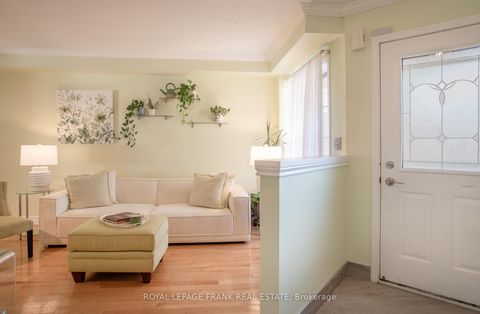 Photo 4 at 36 Greengrove Way, Rolling Acres, Whitby