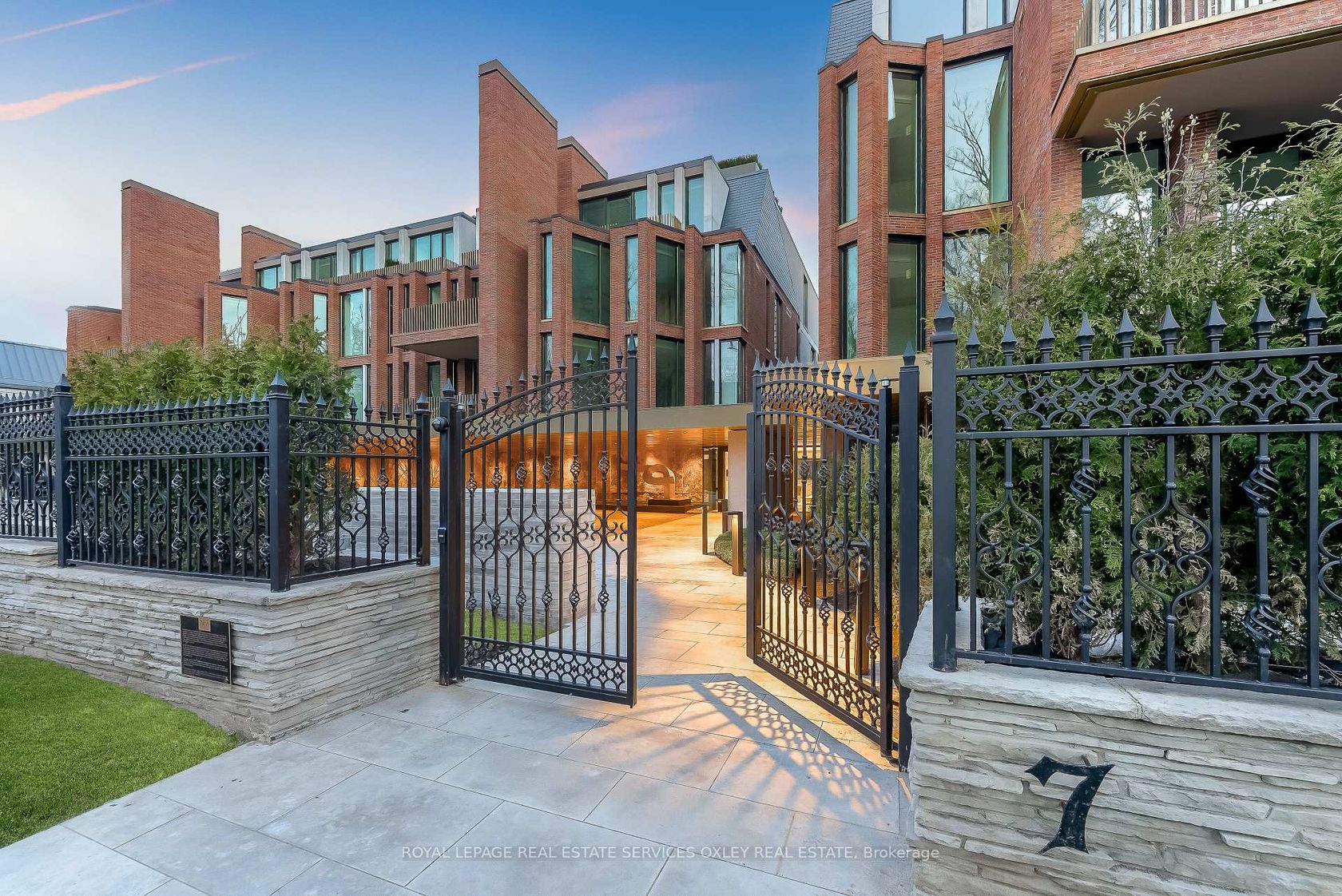 207 - 7 Dale Avenue, Moore Park, Toronto 