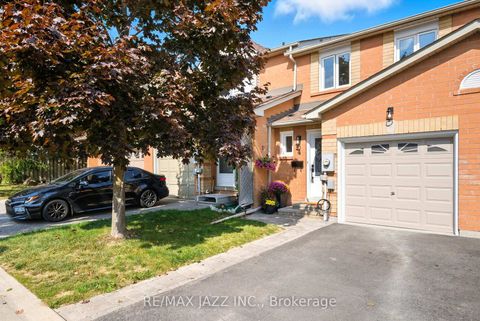 Photo 1 at 34 - 811 Wilson Road N, Pinecrest, Oshawa