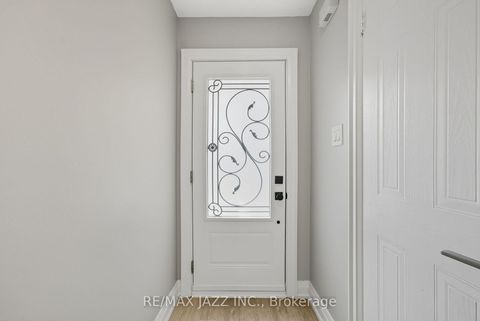 Photo 4 at 34 - 811 Wilson Road N, Pinecrest, Oshawa