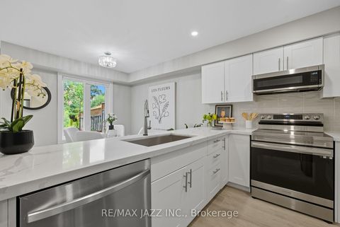 Photo 6 at 34 - 811 Wilson Road N, Pinecrest, Oshawa