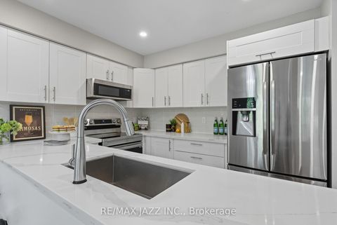 Photo 9 at 34 - 811 Wilson Road N, Pinecrest, Oshawa