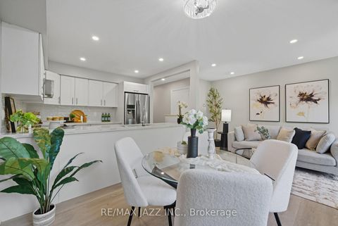 Photo 15 at 34 - 811 Wilson Road N, Pinecrest, Oshawa