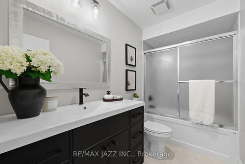 Photo 20 at 34 - 811 Wilson Road N, Pinecrest, Oshawa