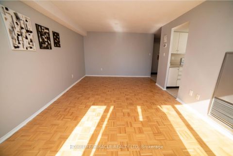 Photo 6 at 404 - 10 Markbrook Lane, Jamestown, Toronto