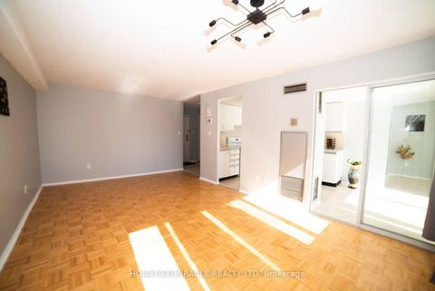 Photo 7 at 404 - 10 Markbrook Lane, Jamestown, Toronto