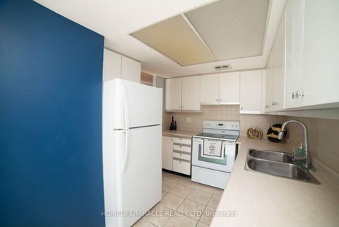 Photo 11 at 404 - 10 Markbrook Lane, Jamestown, Toronto
