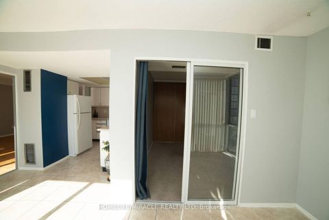 Photo 20 at 404 - 10 Markbrook Lane, Jamestown, Toronto