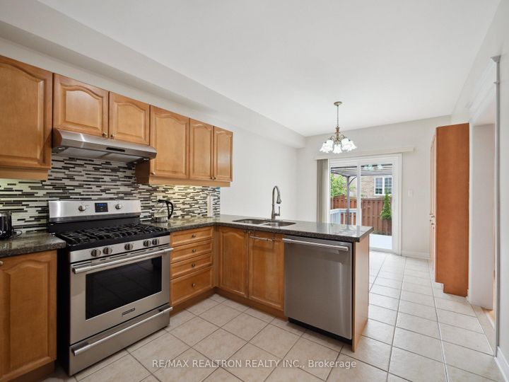 Photo 7 at 62 Macedonia Court, Summerhill Estates, Newmarket
